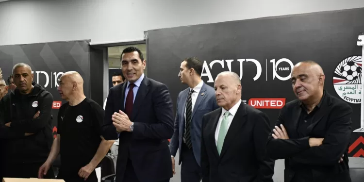 عقب الفوز على روسيا ودّيًا.. وزير الرياضة يلتقي «الفراعنة» ويؤكد ثقته في تشريف الكرة المصرية بالمونديال