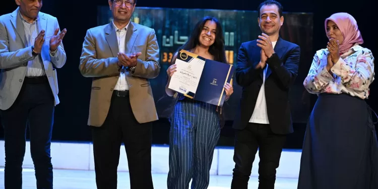من جامعة أسيوط الأهلية إلى صدارة المسرح.. مريم صفوت تحصد المركز الأول لأفضل ممثلة في المهرجان الختامي لنوادي المسرح