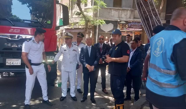 محافظ القاهرة يتابع ميدانيًا إخماد حريق الدرب الأحمر دون خسائر بشرية 1 - جريدة الجمهورية محافظ القاهرة يتابع ميدانيًا إخماد حريق الدرب الأحمر دون خسائر بشرية