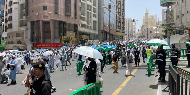 بعثة أسر شهداء الشرطة تصل المدينة المنورة.. ورفع درجة الاستعداد لعودة حجاج القرعة
