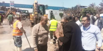 جهود مكثفة لإصلاح كسر مفاجئ بخط المياه الرئيسي لمنطقتي الدخيلة والعجمي