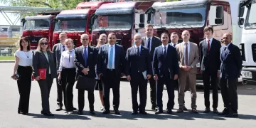 وزير الاستثمار والتجارة الخارجية يتفقد 3 مصانع كبرى في بيلاروسيا لبحث توطين صناعات الجرارات والشاحنات والألبان