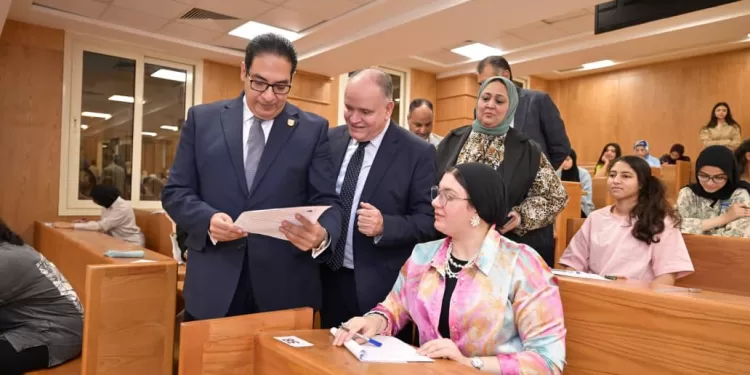 رئيس جامعة القاهرة يتابع امتحانات الفصل الدراسي الثاني بالجامعة الأهلية والفرع الدولي