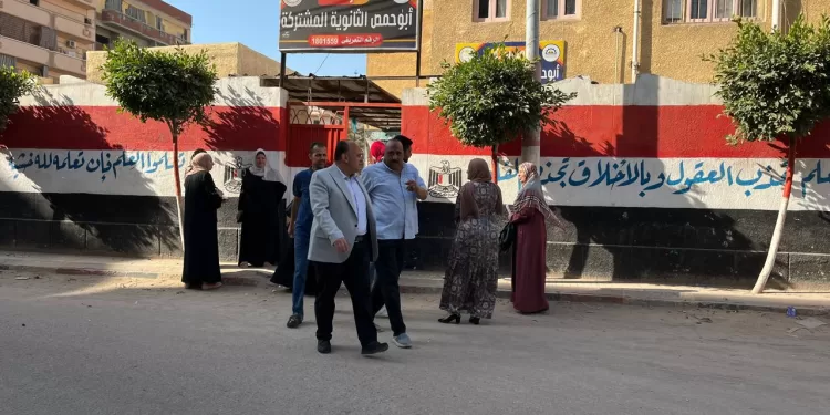 محافظ البحيرة: انتظام سير الامتحانات بلجان الشهادة الإعدادية والدبلومات الفنية