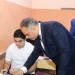 محافظ الشرقية يتفقد امتحانات الشهادة الإعدادية بـ «الحسينية» ويحاور الطلاب