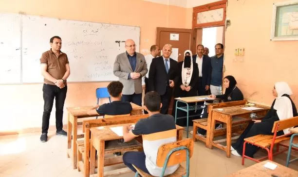 محافظ الفيوم يتفقد لجان الإعدادية ويوجه برفع الإشغالات حول المدارس 1 - جريدة الجمهورية محافظ الفيوم يتفقد لجان الإعدادية ويوجه برفع الإشغالات حول المدارس