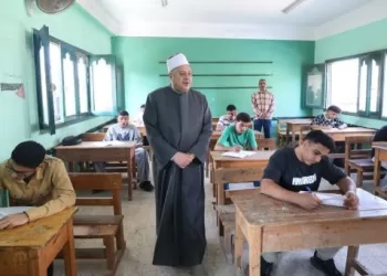 رئيس قطاع المعاهد الأزهرية يتفقد لجان الثانوية بمصر الجديدة