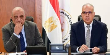 «سويلم» و«عصمت» يبحثان التوسع في استخدام الطاقة الشمسية بمحطات الموارد المائية والري