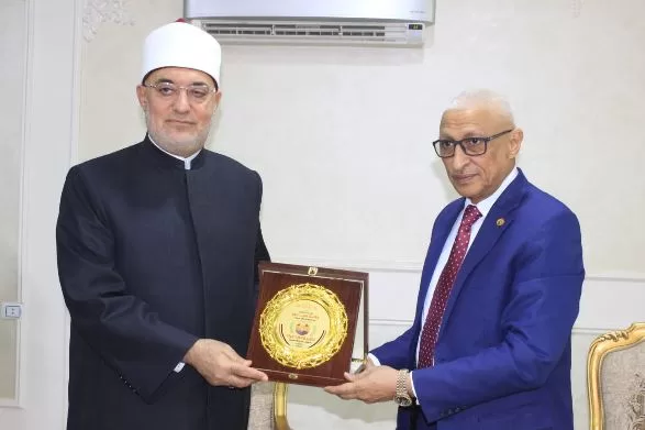 محافظ شمال سيناء يستقبل مفتي الجمهورية لبحث تعزيز الوعي ونشر الفكر الوسطي 3 - جريدة الجمهورية 2 34 - جريدة الجمهورية