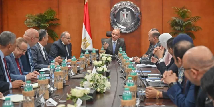 وزير الاستثمار يبحث مع وزارة الزراعة وهيئة الدواء زيادة صادرات مصر من المنتجات البيطرية وإضافات الأعلاف
