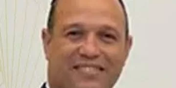 شريف عبد الحميد يقدم التهنئة للسفير أحمد الهمشري بتعيينه سفيرًا لدى كييف