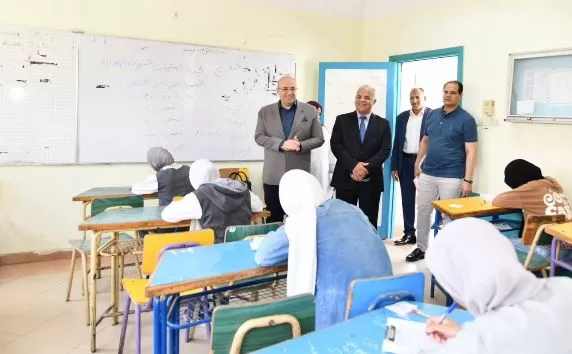 محافظ الفيوم يتفقد لجان الإعدادية ويوجه برفع الإشغالات حول المدارس 2 - جريدة الجمهورية 3 26 - جريدة الجمهورية