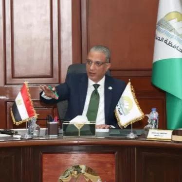 محافظ الجيزة يترأس اجتماع المنطقتين الصناعيتين بـ «عرب أبو ساعد» و«جرزا» لتقنين أوضاع المستثمرين