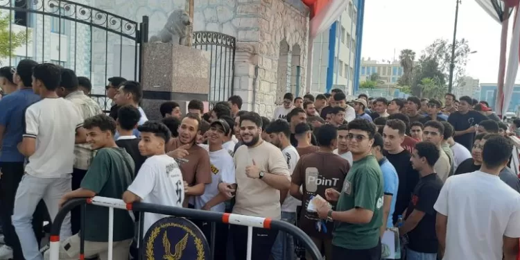 انطلاق امتحانات الثانوية العامة بالسويس.. استنفار أمني وتسهيلات لنقل الطلاب 1 - جريدة الجمهورية انطلاق امتحانات الثانوية العامة بالسويس.. استنفار أمني وتسهيلات لنقل الطلاب