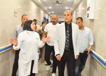 في جولة مفاجئة بمستشفى ديروط المركزي.. محافظ أسيوط يشدد على الانضباط وتوافر الرعاية الطبية