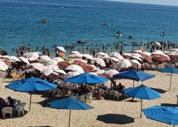 شواطئ الإسكندرية تسجل إشغالاً كاملاً بالقطاع الشرقي وتراجعاً بالغرب لارتفاع الأمواج 2 - جريدة الجمهورية شواطئ الإسكندرية تسجل إشغالاً كاملاً بالقطاع الشرقي وتراجعاً بالغرب لارتفاع الأمواج
