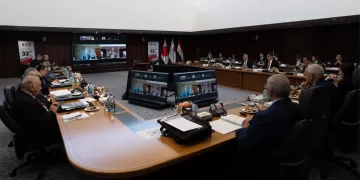 عبر تقنية الفيديو كونفرانس.. وزير التعليم العالي يفتتح اجتماع مجلس أمناء الجامعة المصرية اليابانية
