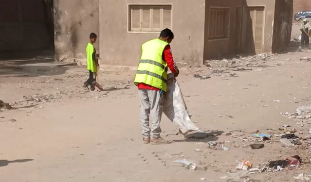 حي الوراق يبدأ الجمع المنزلي للقمامة.. وإزالة مغسلة مخالفة بطناش
