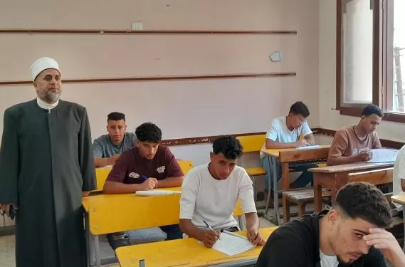 هدوء في امتحان «النحو» لأدبي الثانوية الأزهرية بالشرقية.. وتحرير ٨ محاضر غش 1 - جريدة الجمهورية هدوء في امتحان «النحو» لأدبي الثانوية الأزهرية بالشرقية.. وتحرير ٨ محاضر غش