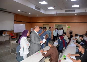 رئيس جامعة أسيوط الأهلية يتابع سير امتحانات نهاية العام