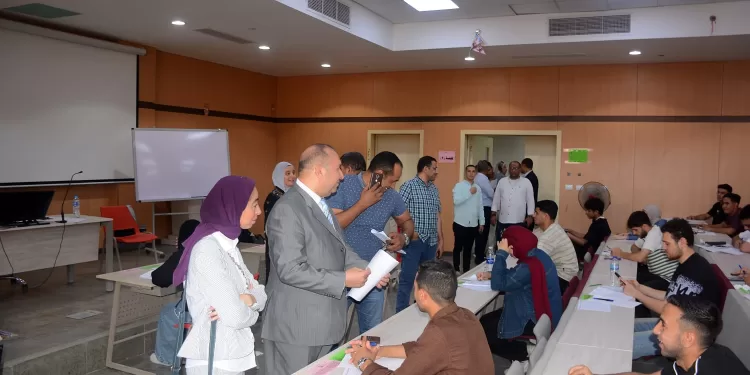 رئيس جامعة أسيوط الأهلية يتابع سير امتحانات نهاية العام