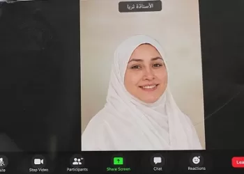 من الأراضي المقدسة.. «ثريا منصور» تقود اجتماعًا بالفيديو كونفرانس لمتابعة الاستعدادات النهائية لشهادة الإعدادية بالسويس