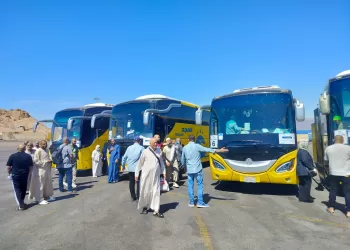 «السياحة والآثار»: انطلاق أولى رحلات عودة حجاج «البري» إلى أرض الوطن