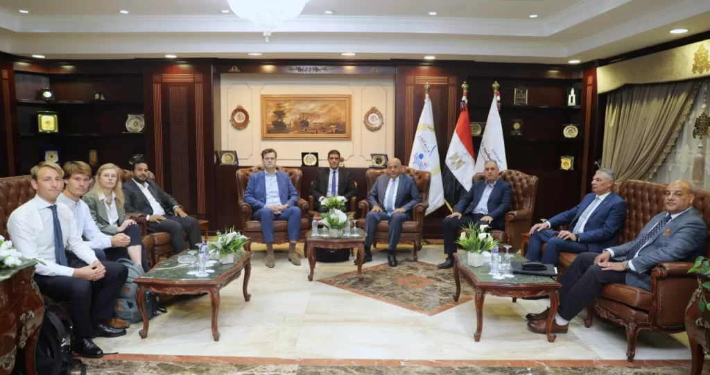 ميناء الإسكندرية يستقبل خبراء دوليين لإعداد خريطة طريق الوقود البديل بالتعاون مع المنظمة البحرية الدولية 2 - جريدة الجمهورية WhatsApp Image 2026 06 02 at 1.37.32 PM 1 - جريدة الجمهورية