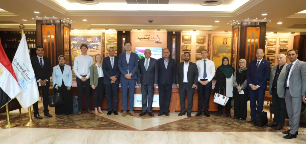 ميناء الإسكندرية يستقبل خبراء دوليين لإعداد خريطة طريق الوقود البديل بالتعاون مع المنظمة البحرية الدولية 4 - جريدة الجمهورية WhatsApp Image 2026 06 02 at 1.37.33 PM - جريدة الجمهورية