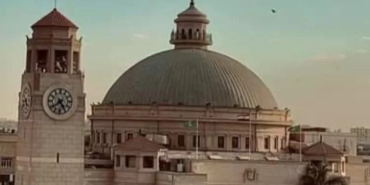 جامعة القاهرة: الانضباط المؤسسي وسيادة القانون ركيزة أساسية لضمان كفاءة الأداء وحماية المال العام