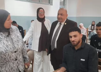 نائب رئيس جامعة القاهرة يجري جولة تفقدية على لجان الامتحانات بعدد من الكليات