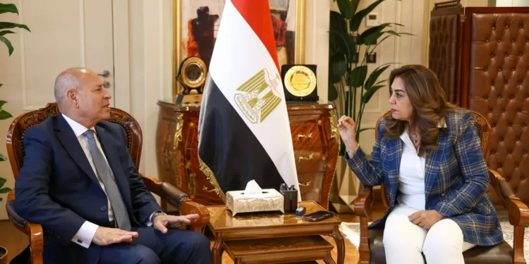 متابعة الموقف التنفيذي للمشروعات التنموية وملفات النظافة والتصالح على مخالفات البناء وتطوير المناطق التاريخية بالعاصمة