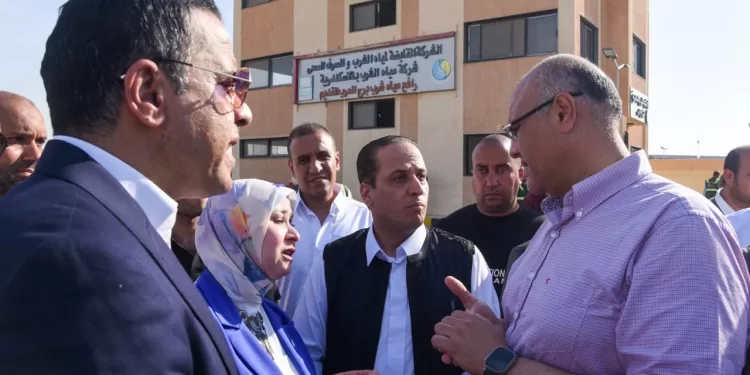 محافظ الإسكندرية يتفقد مشروع محطة رافع مياه «حياة كريمة» ببرج العرب
