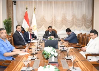وزير الشباب والرياضة يبحث مع «دافينج» الصينية توطين الصناعات الرياضية في مصر