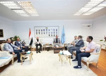 محافظ أسيوط يبحث ملفات المرافق والخدمات في لقائه الدوري بنواب البرلمان والشيوخ