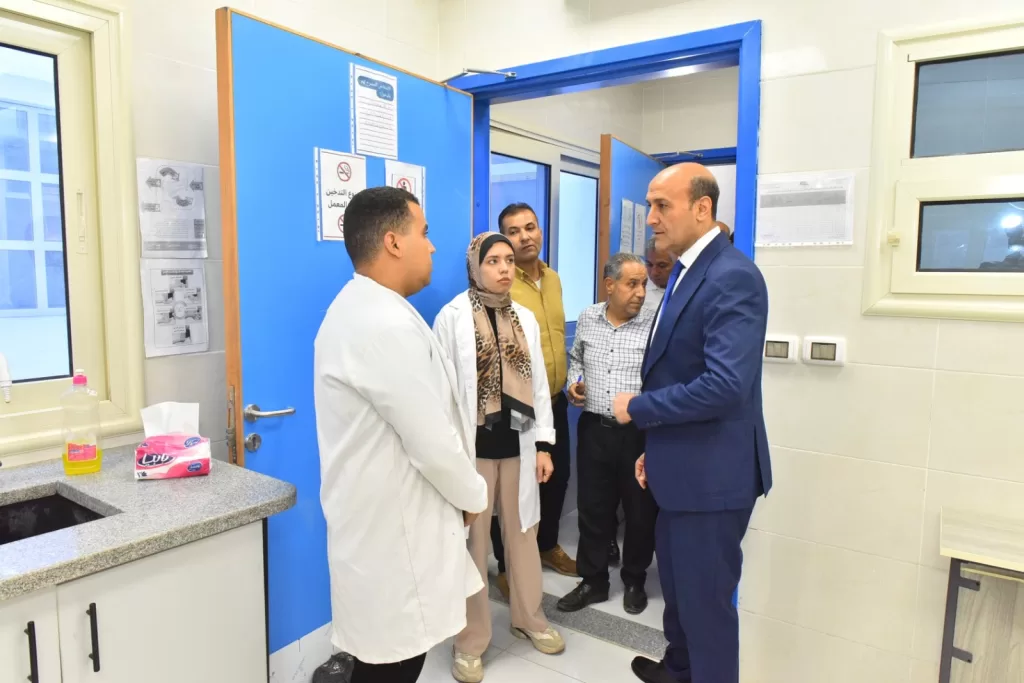 محافظ أسيوط يفاجئ وحدة طب الأسرة بقرية المعصرة لمتابعة مستوى الخدمات الصحية المقدمة للمواطنين 6 - جريدة الجمهورية WhatsApp Image 2026 06 05 at 1.55.00 PM 3 1 - جريدة الجمهورية
