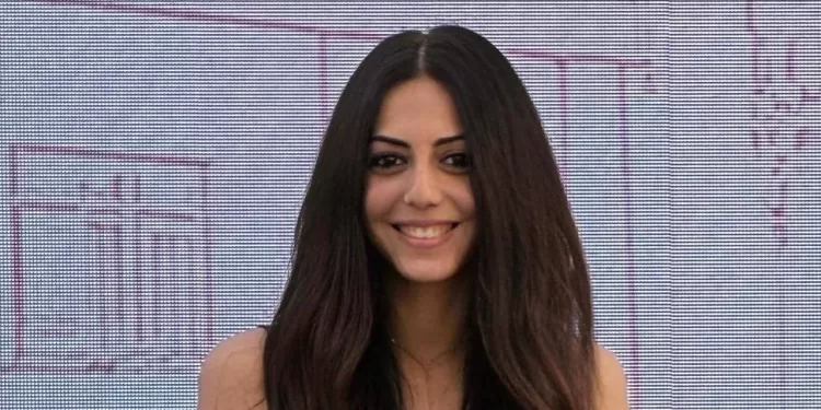 «أرشيف» خلود حسني بالأوبرا.. رحلة بصرية توثق ذاكرة الجسد والعلاج بالفن