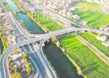 نعمل فى كل مكان بمحافظات الجنوب.. ونستثمر ثرواتها لتحسين معيشة المواطنين 3 - جريدة الجمهورية «العميد» يراجع دروس «السامبا»