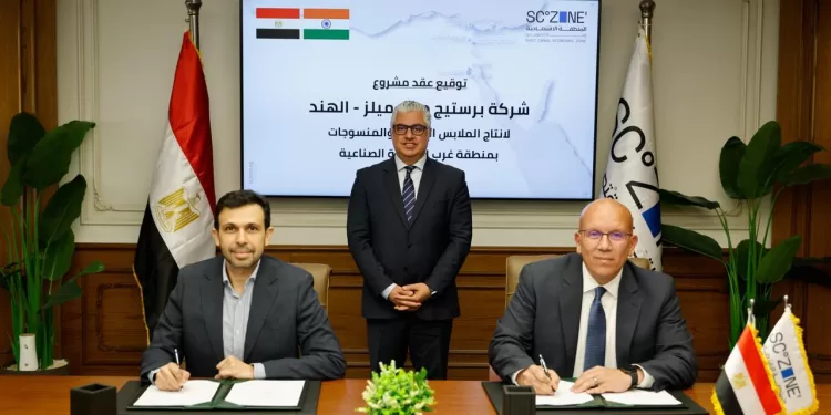 باستثمارات 20 مليون دولار.. رئيس اقتصادية قناة السويس يشهد توقيع عقد مشروع شركة «برستيج دينم ميلز» الهندية