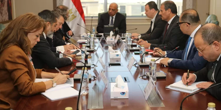 وزير الكهرباء يناقش مع «الأوروبي لإعادة الإعمار» خطط تأمين الشبكة الموحدة