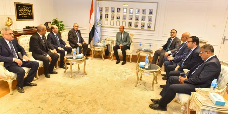 محافظ أسيوط ونائب وزير المالية يُطلقان البرنامج الوطني لـ«الموازنة التشاركية» لتعزيز مشاركة المواطنين في التنمية