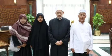 شيخ الأزهر يتكفل بعلاج طالب تايلاندي وتحمل نفقات سفر أسرته في لفتة إنسانية