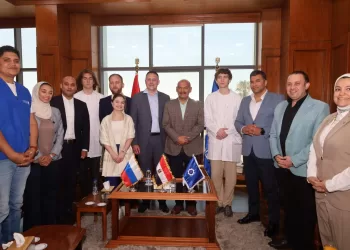 محافظ السويس يستقبل وفدًا طبيًا روسيًا لدعم الخدمات الصحية وتطوير المنظومة العلاجية بالمحافظة