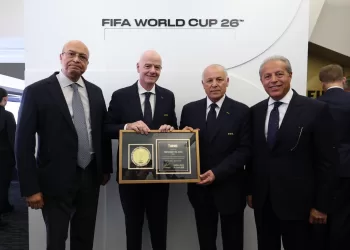 إنفانتينو يهدي أبو ريدة تذكار كأس العالم باسم الرئيس السيسي 2 - جريدة الجمهورية إنفانتينو يهدي أبو ريدة تذكار كأس العالم باسم الرئيس السيسي