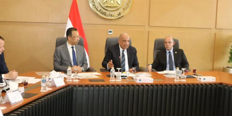 «الكهرباء النظيفة والرقمنة».. تحالف حكومي ثلاثي لصناعة مستقبل مراكز البيانات في مصر