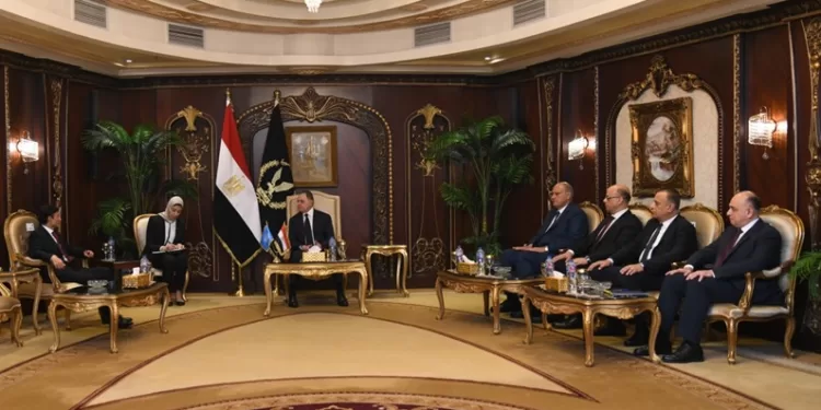 مستشار الأمم المتحدة يبحث مع وزير الداخلية تعزيز التعاون المشترك