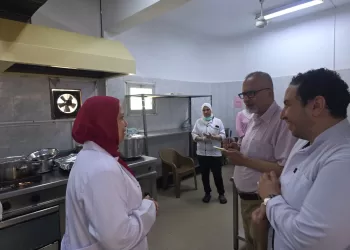 مدير الطب العلاجي يتفقد 5 مستشفيات بالقاهرة للتأكد من توافر الأدوية والمستلزمات الطبية