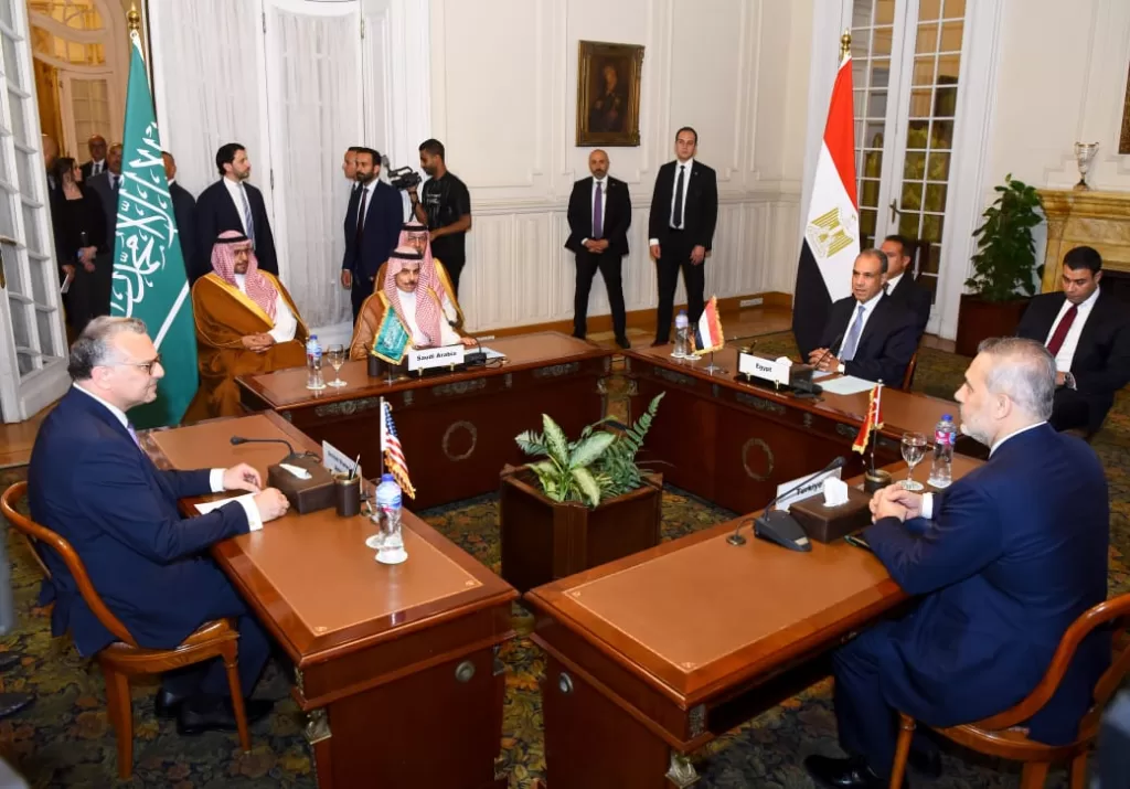وزير الخارجية يبحث مع نظيريه السعودي والتركي ومستشار الرئيس الأمريكي أزمات المنطقة