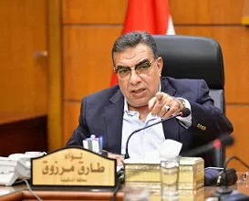 محافظ الدقهلية يُحيل 3 مسؤولين للنيابتين العامة والعسكرية بتهمة تسهيل البناء المخالف