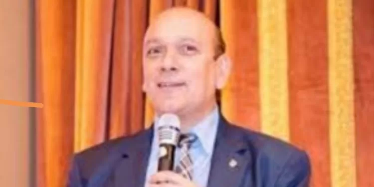 عميد طب قصر العيني يهنئ د. فتحي خضير لتعيينه عضوًا بمجلس أمناء جامعة الفيوم الأهلية
